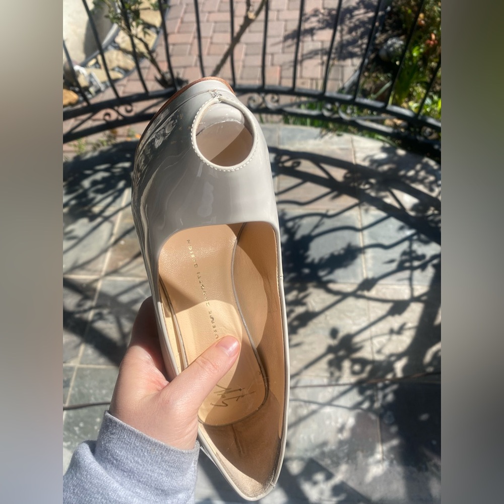 Giuseppe Zanotti Cream Patent Leather Peep-Toe Pumps - Picture 13 of 16